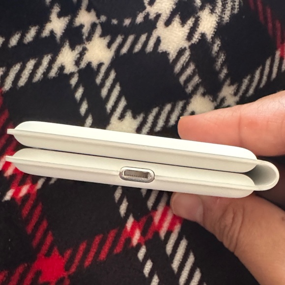 Apple MagSafe Duo Charger in White - Picture 4 of 4